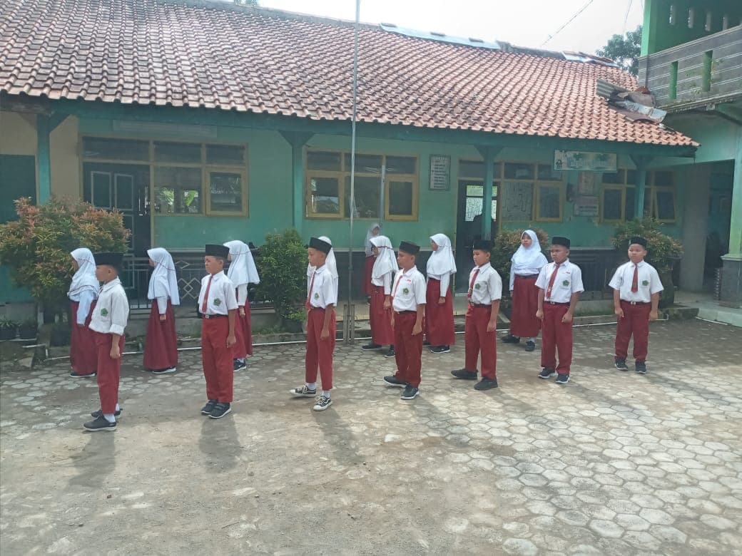 Gambar Menuju Pesta Siaga Ranting: Barung Merah dan Hijau MI Islamiyah Bangsa Mulai Gembleng Keterampilan di Latihan Perdana